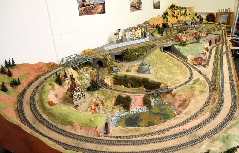 ho scale model railroad layouts